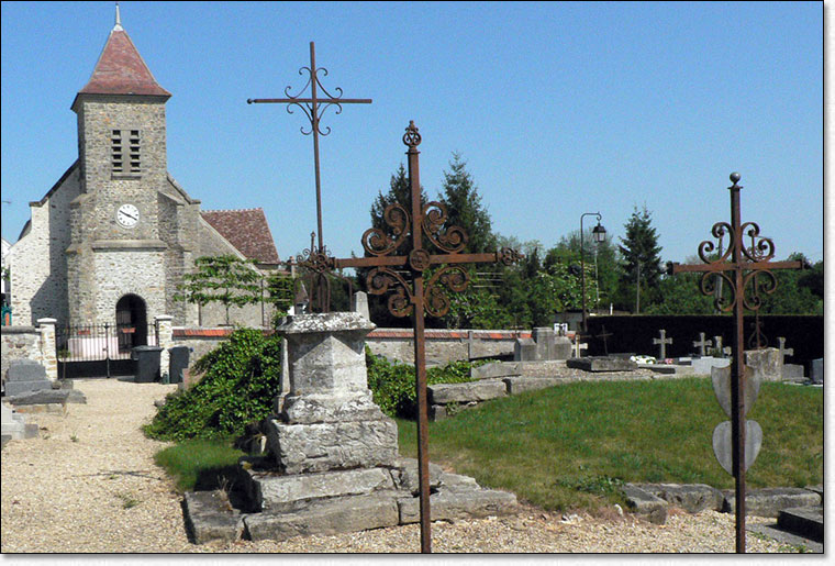 Croix dans le cimetière de Marolles en Brie 77 / photo perso