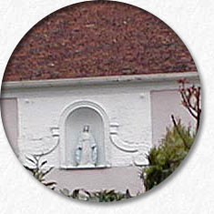 Vierge dans une niche, ancien presbytère de Marolles en Brie 77 / photo perso